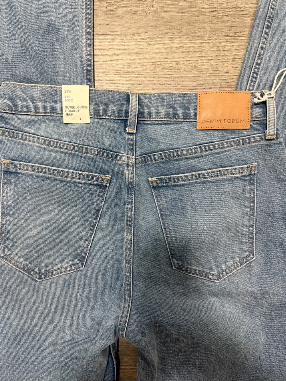 BNWT Aritzia Straight-Leg THE NICO Jeans size 28 - Picture 4 of 7
